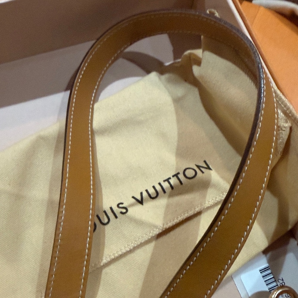 AUTHENTIC LUXURY LOUIS VUITTON VACHETTA LEATHER STRAP 1” WIDE WITH GOLD HARDWARE